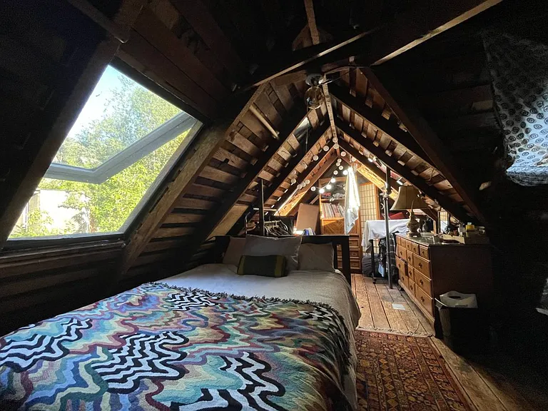 attic bedroom