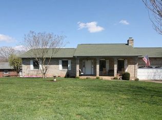 4270 Arrowhead Dr NE, Hickory, NC 28601