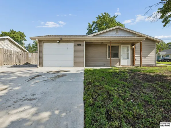 1544 Burnham St, Lincoln, NE 68502