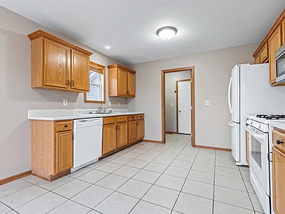 5th image of 5117 Windrush Ct