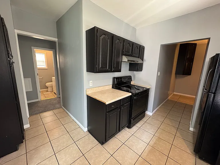 439 N Forest Ave — Photo 14