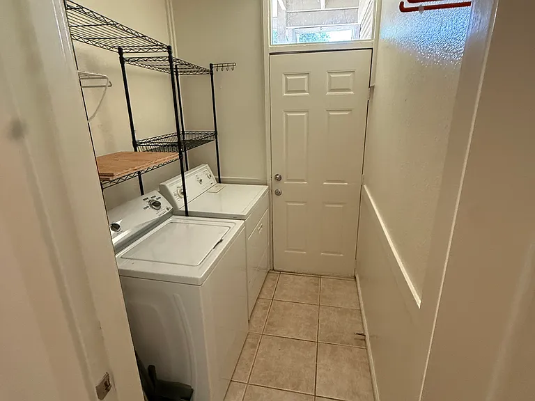1224 E St #B — Photo 9