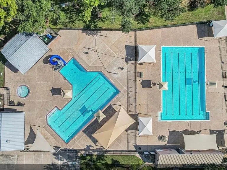 5747 Malcomboro Dr — Photo 24