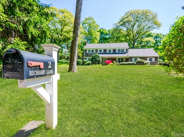2 Richard Lane, Huntington, NY 11743