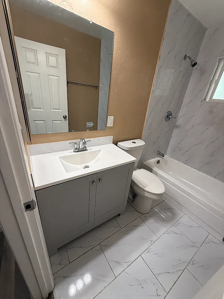 Building Photo - 5727 Woodleigh Dr