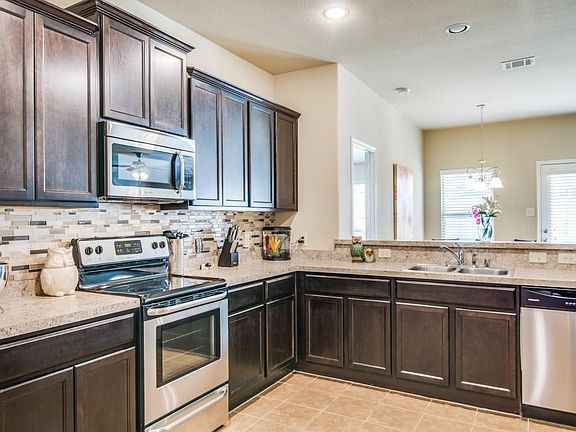3rd image of 1821 Pecan Grove Dr