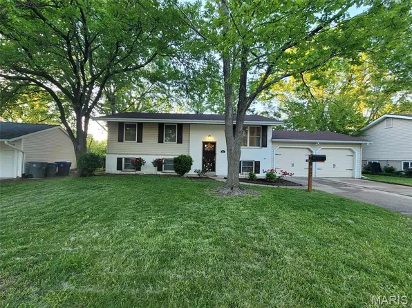 807 Larkspur Ln, O'Fallon, MO 63366