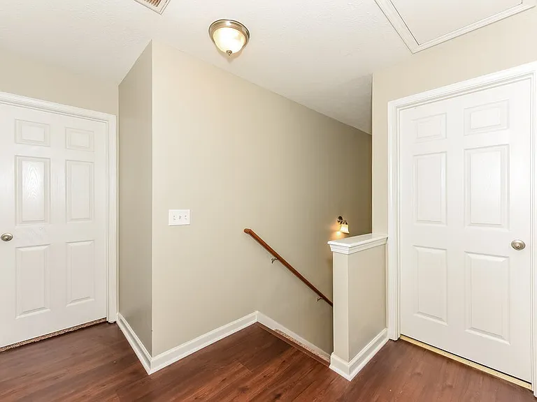 1910 Lawndale Dr — Photo 12