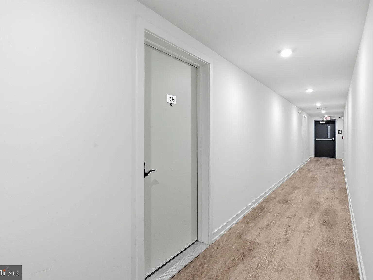 1 bed, 1.0 bath, 650 sqft, $1,900 — Photo 2