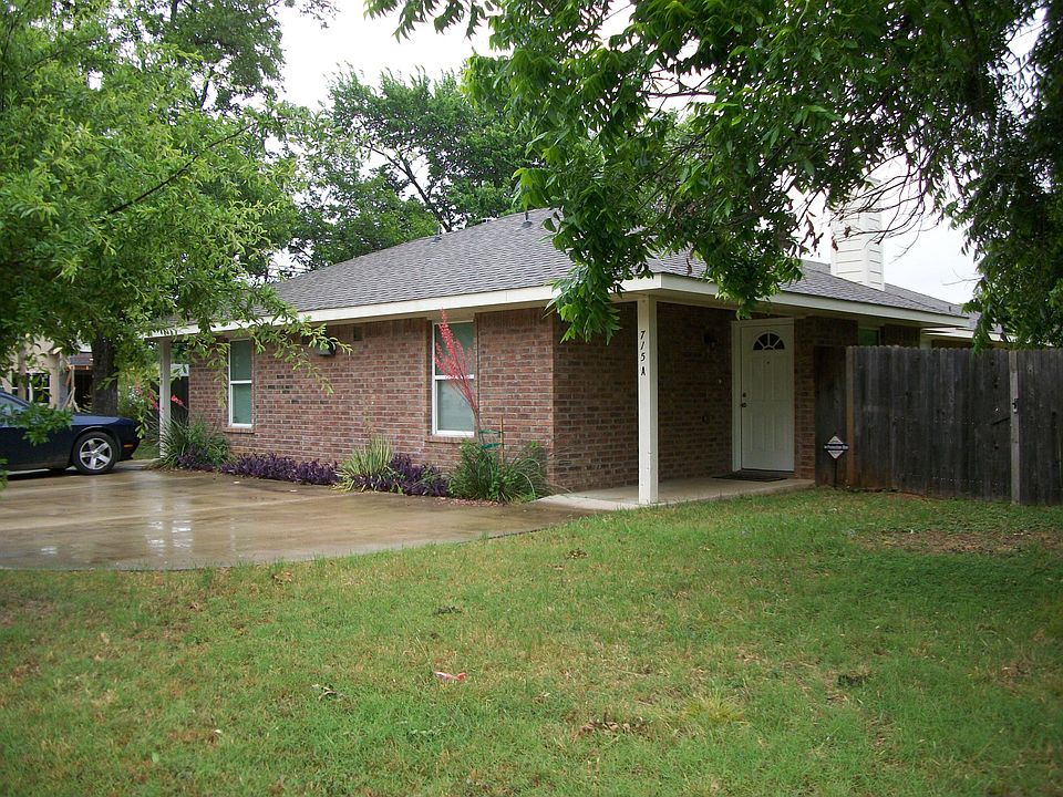 Front of 715 A North Pecan St