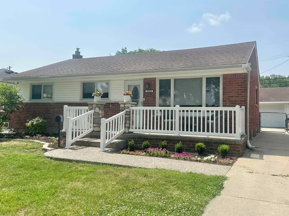 22912 Port St, Saint Clair Shores, MI 48082