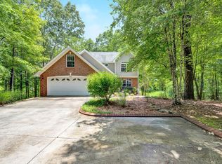 104 E Commodore Dr, Cross Hill, SC 29332