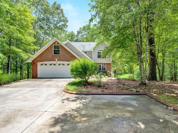 104 E Commodore Dr, Cross Hill, SC 29332