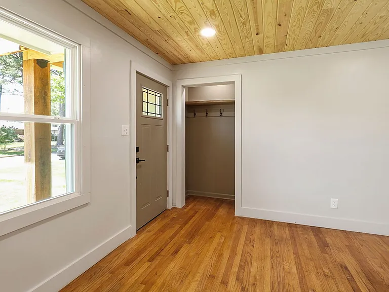 614 Holland Ct SW — Photo 14