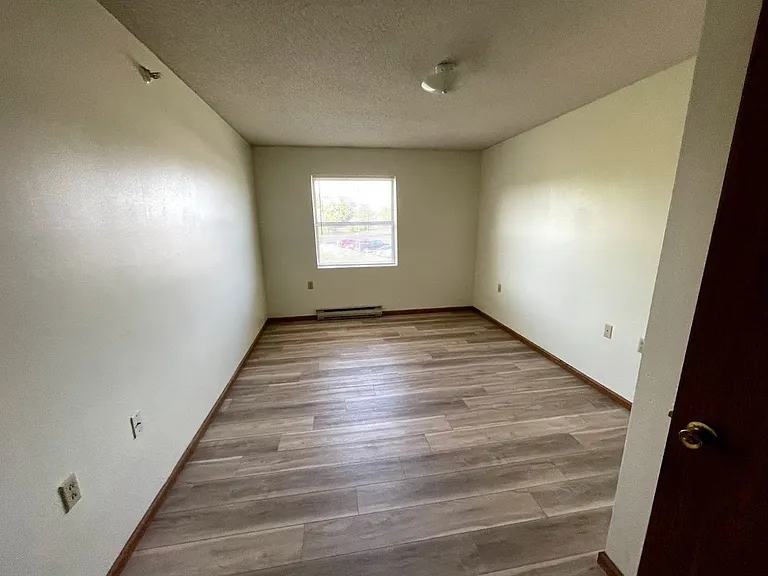 Kemper Manor Apartments — Photo 32