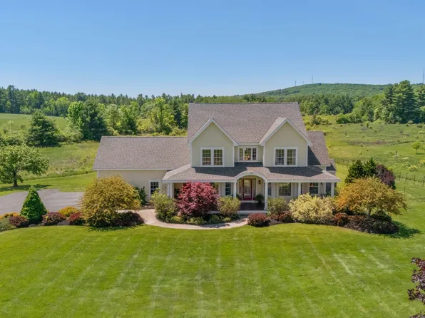 18 Linsausiq Way, Falmouth, ME 04105