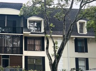 3680 Inverrary Dr APT 1T, Lauderhill, FL 33319