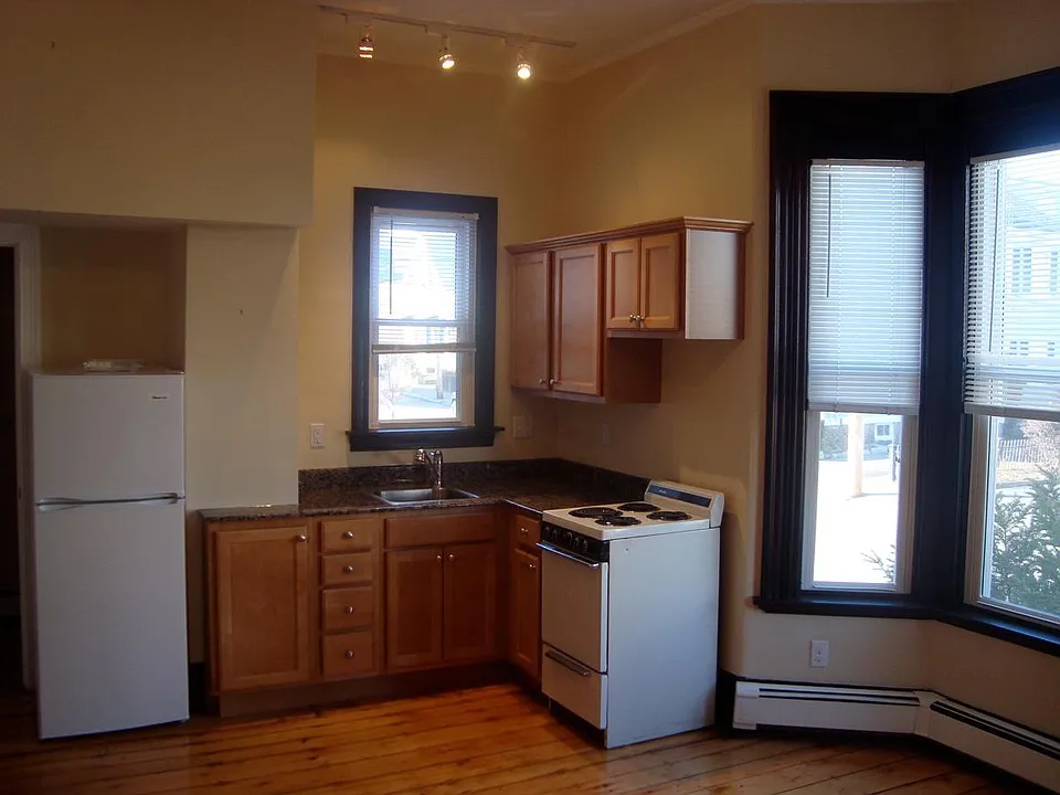 92 Bridge St #2