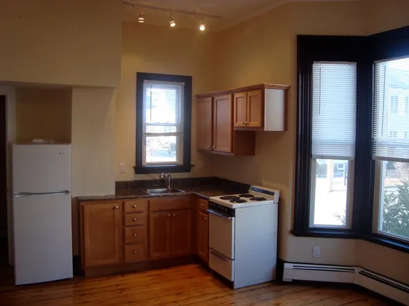 92 Bridge St APT 2, Salem, MA 01970