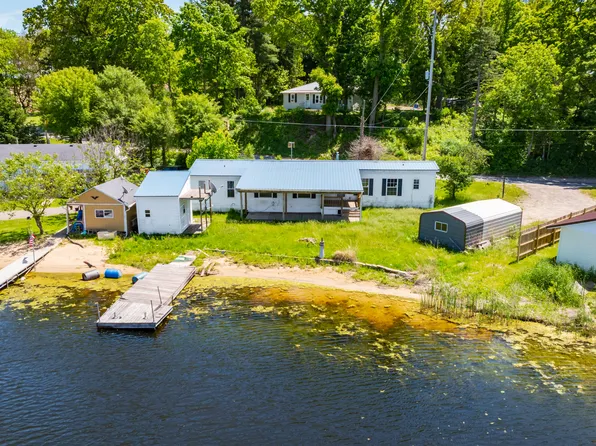 152 Coats Grove Rd, Hastings, MI 49058