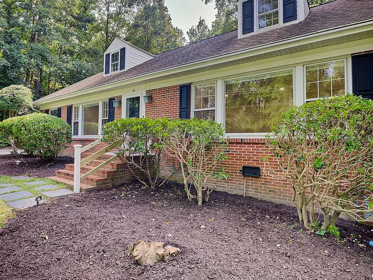 114 Richards Rd — Photo 3