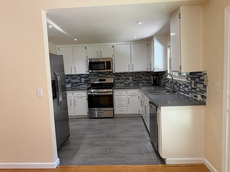 211 Pueblo Way — Photo 5