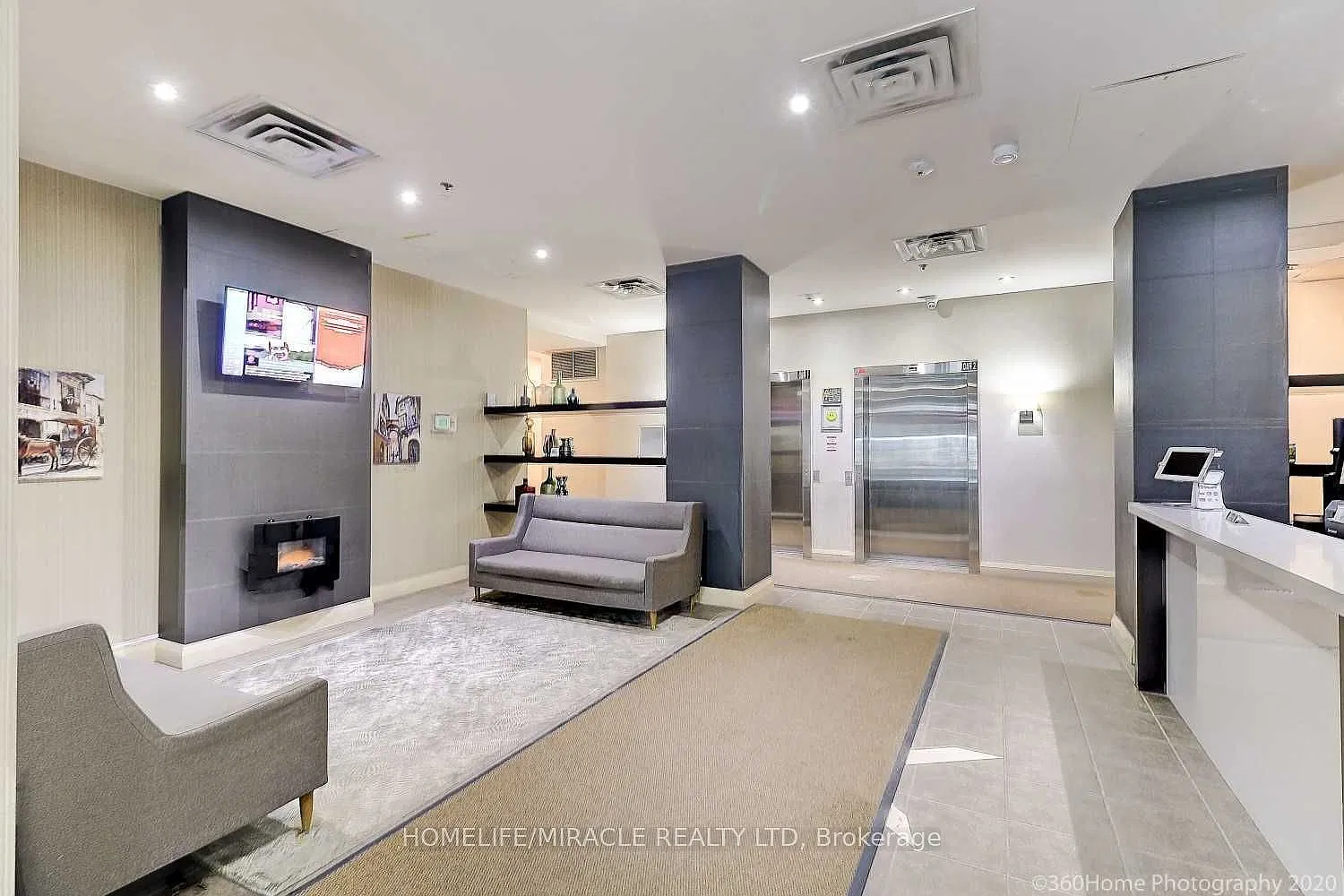 225 Wellesley St E — Photo 2