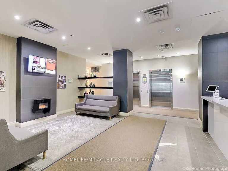 225 Wellesley St E #607 — Photo 2