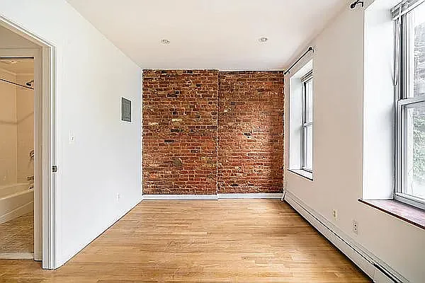 Rented by Realty Collective | media 18