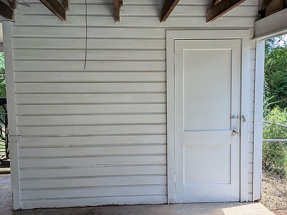 4th image of 711 Hillview St