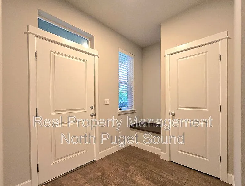 4 bed, 3.0 bath, 2473 sqft, $3,500 — Photo 3