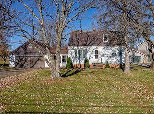 1194 Royalwood Rd, Broadview Heights, OH 44147