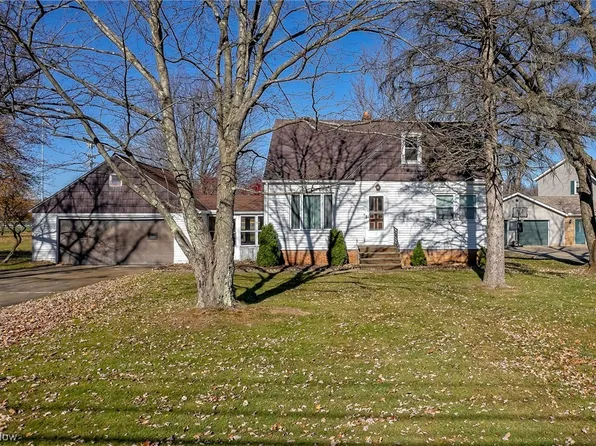 1194 Royalwood Rd, Broadview Heights, OH 44147