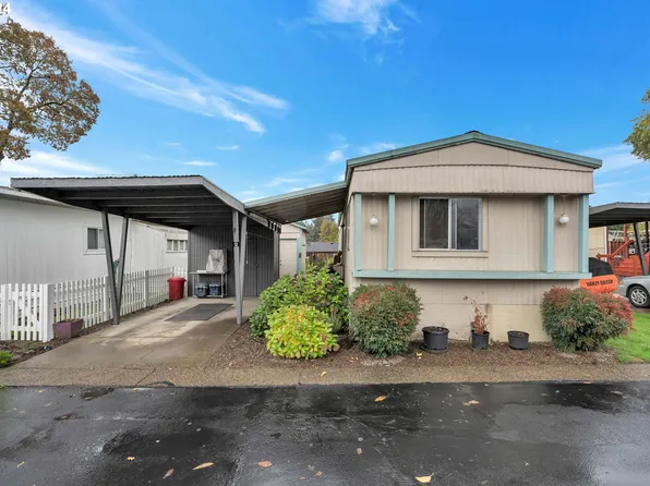 500 N Gilwood St #12, Carlton, OR 97111