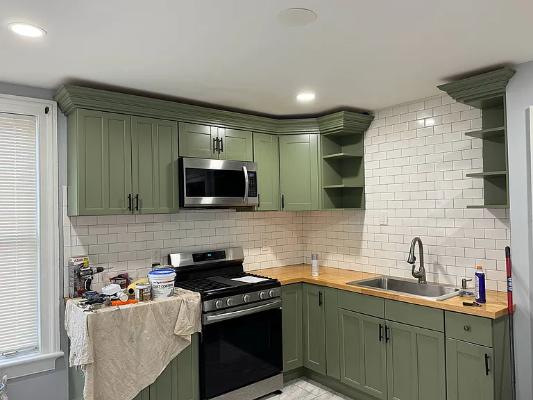 17 E 9th St #2 — Photo 1
