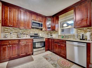 1068 Anderson Ave, Fort Lee, NJ 07024