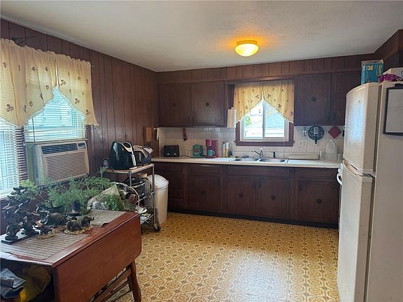 4th image of 122 De Pinedo St