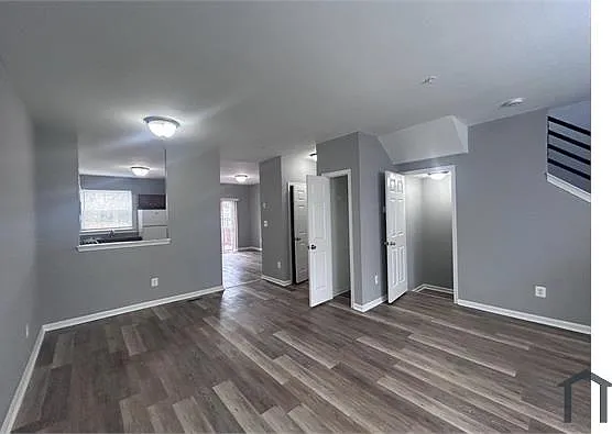 2571 Francis St — Photo 6