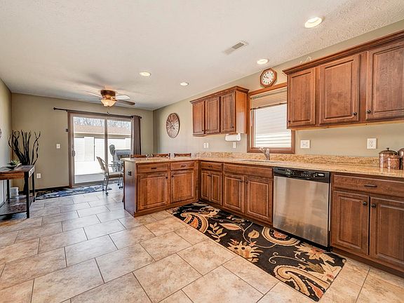 3rd image of 342 Benit Dr Unit 10