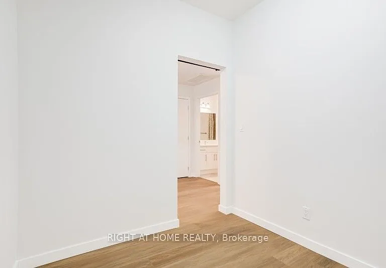 690 King St W #218 — Photo 13
