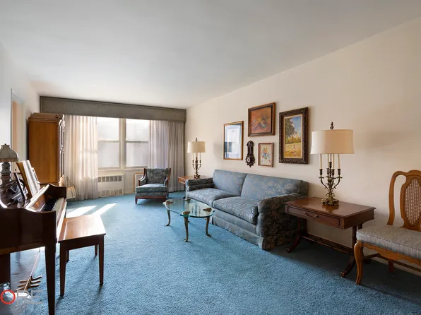 820 Ocean Parkway image 1 of 6