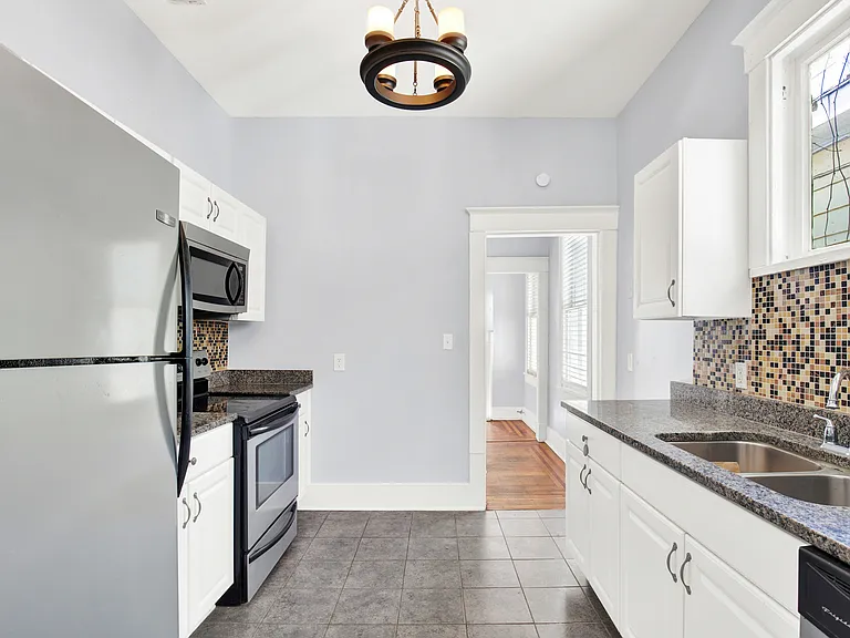 304 W 41st St #B — Photo 23