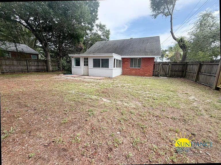 255 Brooks St — Photo 17