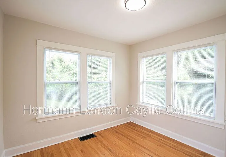 3424 Lucas And Hunt Rd — Photo 9