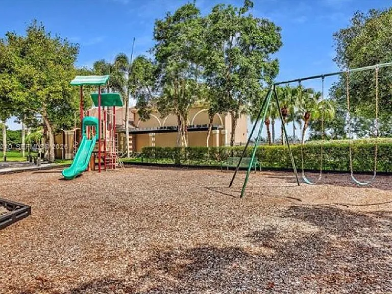 6271 SW 195th Ave — Photo 16