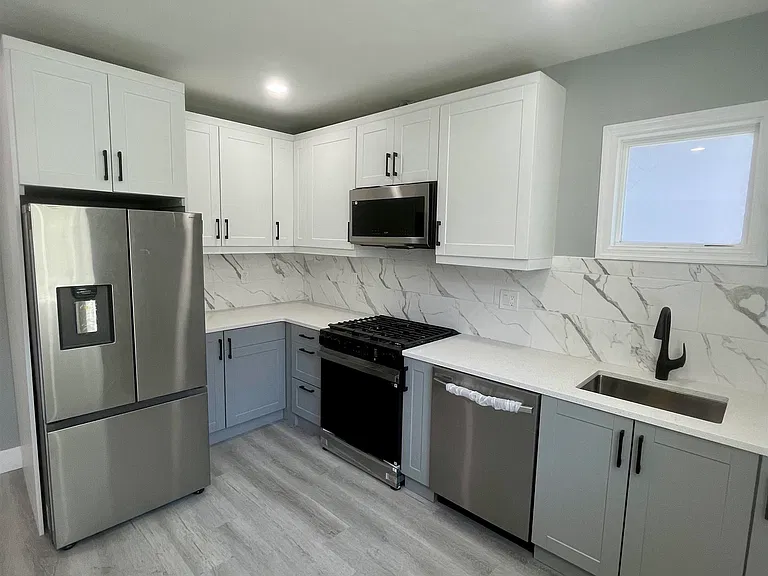 20 W 49th St #1 — Photo 3