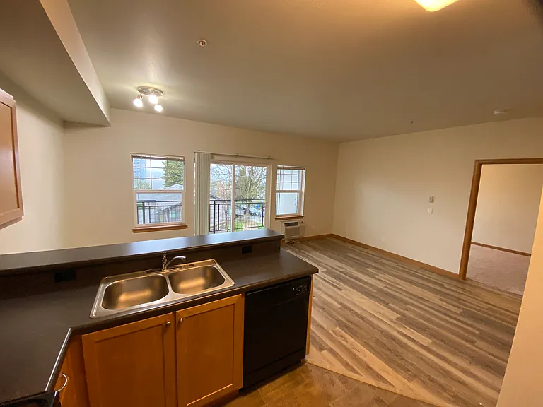 3745 SW Water Ave #101 — Photo 10