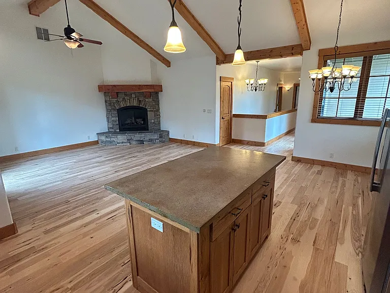 1524 Roosevelt Ave — Photo 40