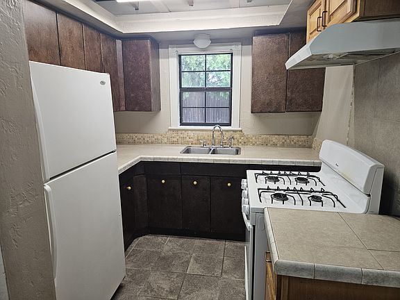 3rd image of 203 NW Northwood Ave