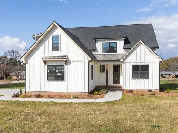 110 Stonewood Dr, Anderson, SC 29621